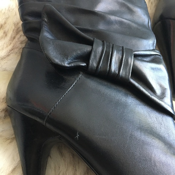 Nine West black bow booties - size 5 - Picture 3 of 4